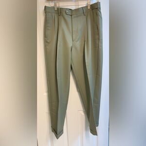 Roundtree & Yorke Easy Care Pleated & Cuffed Dress Pants -34x29 -Sage Green -EUC